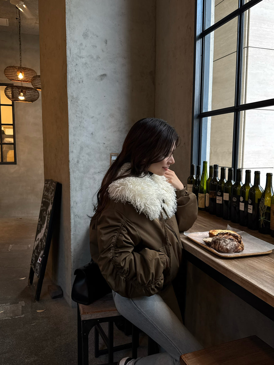 poodle fur gather sleeve blouson