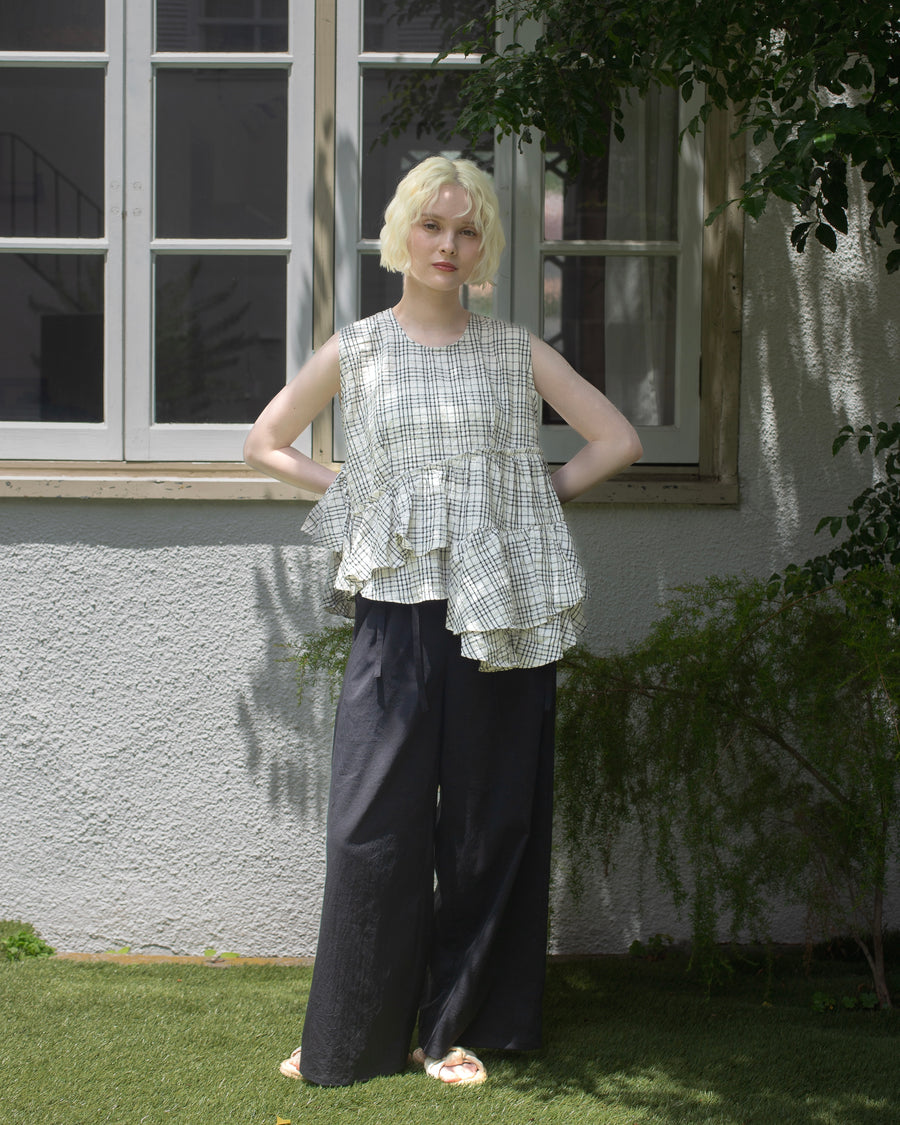 【残りわずか】Ruffled peplum blouse