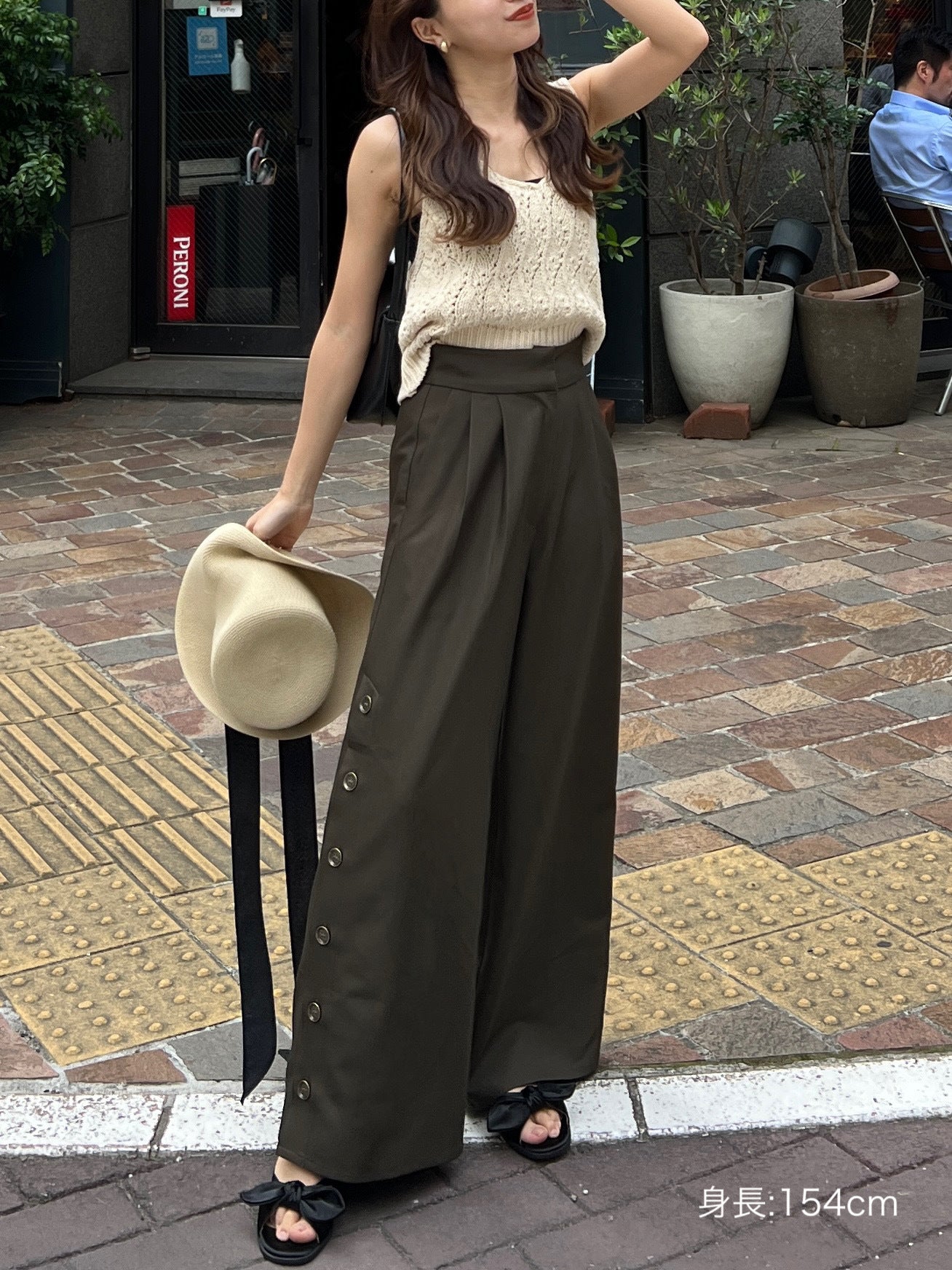hem button wide pants