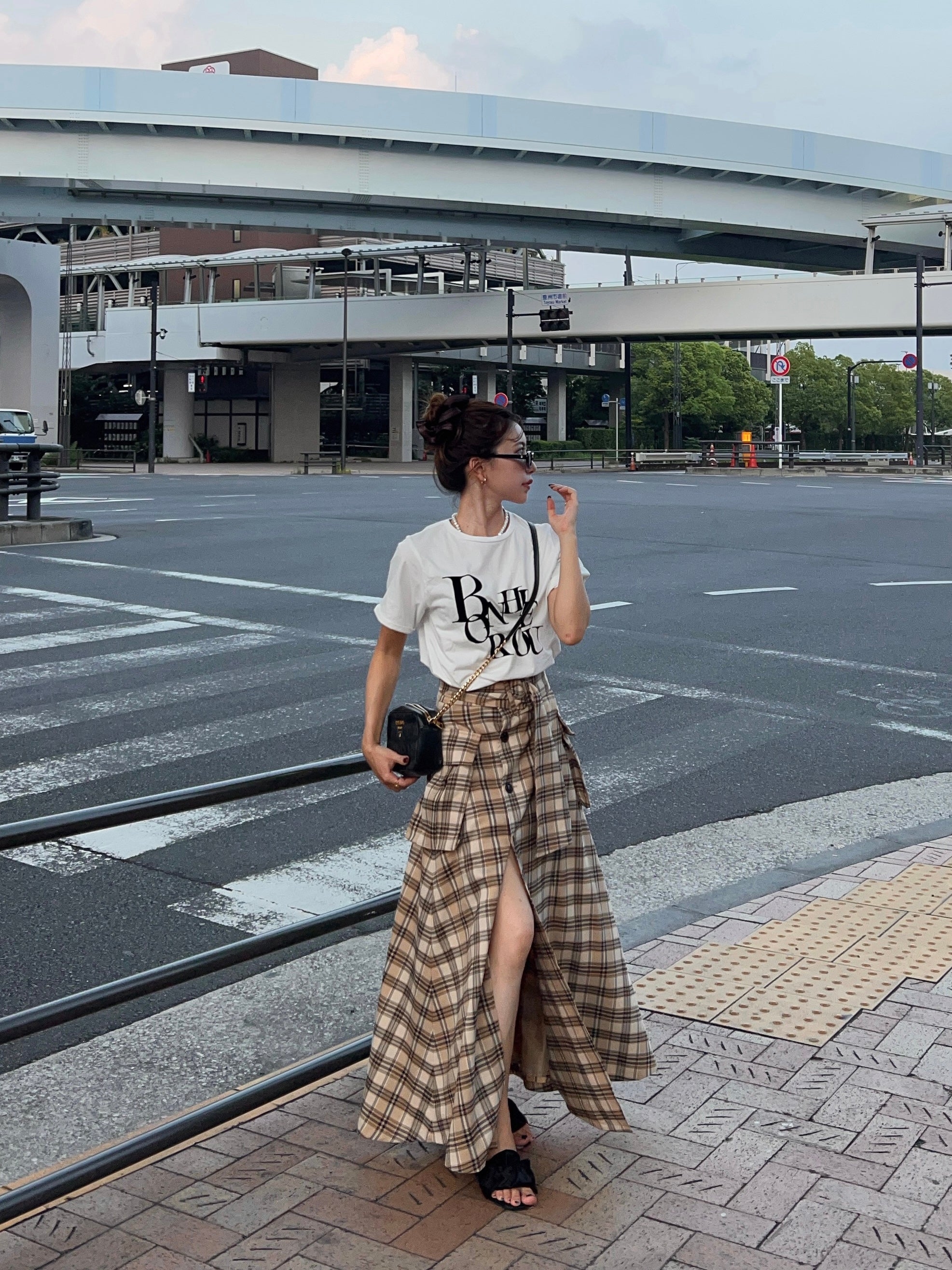 Slit trench skirt