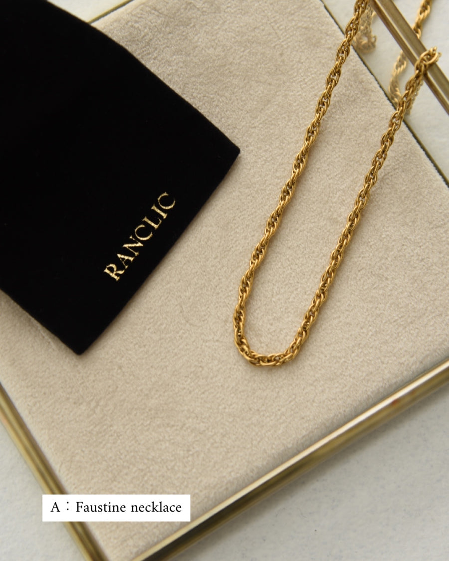 RC amulet plain chain necklace