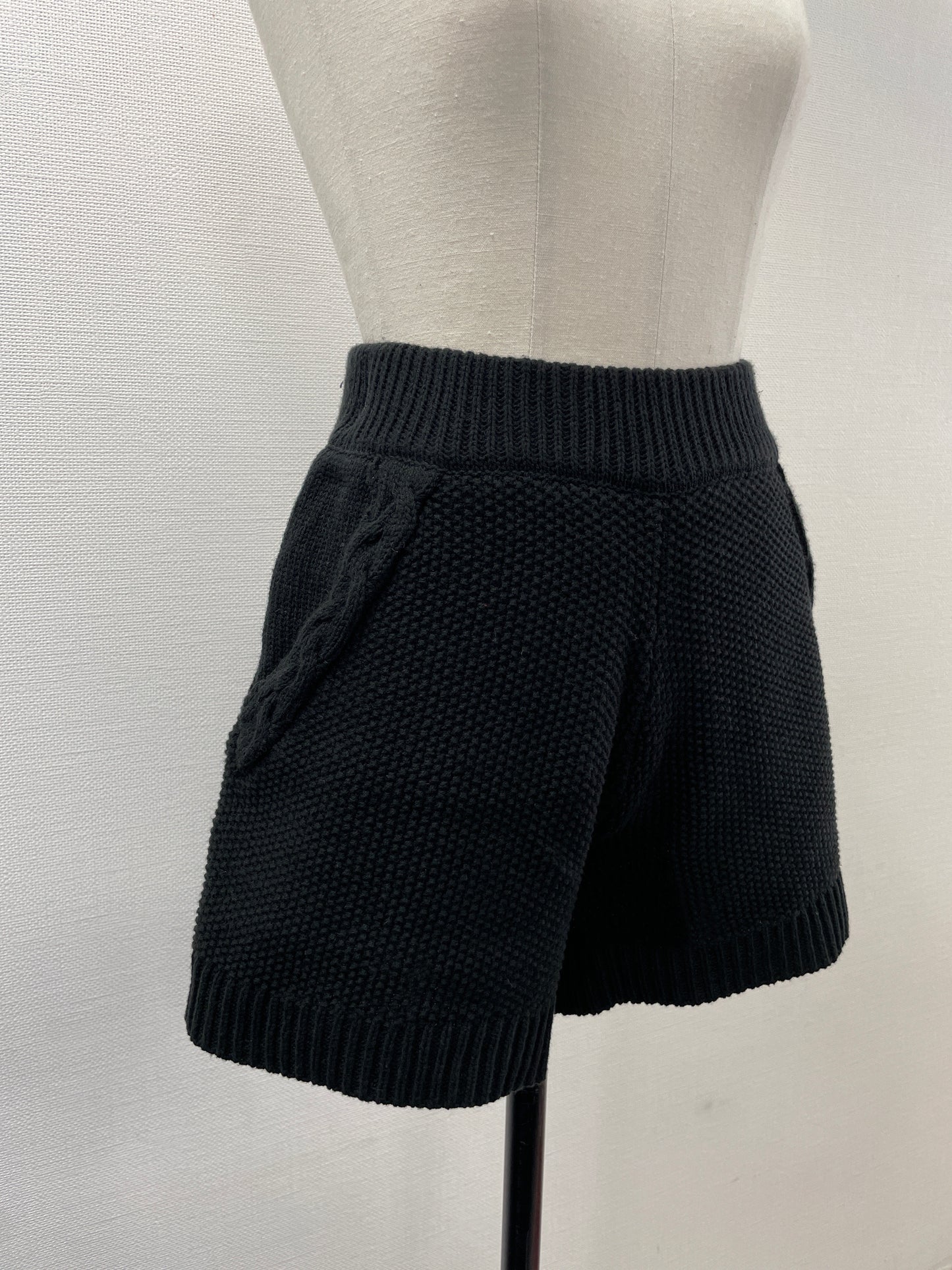 knit short pants