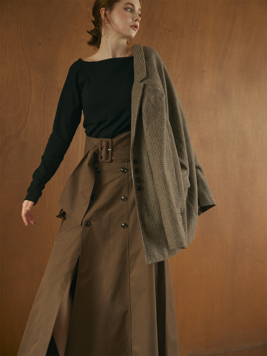 Slit cargo trench skirt