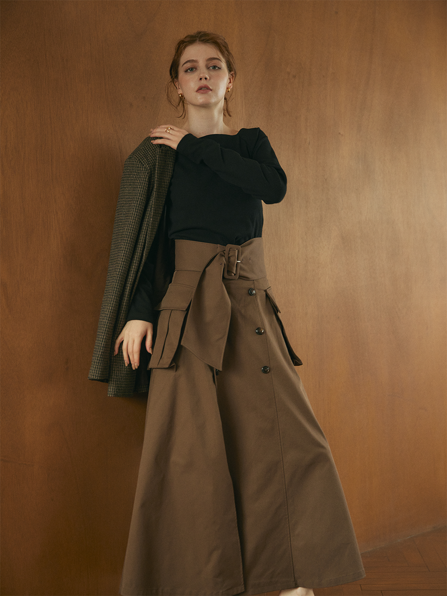 Slit cargo trench skirt