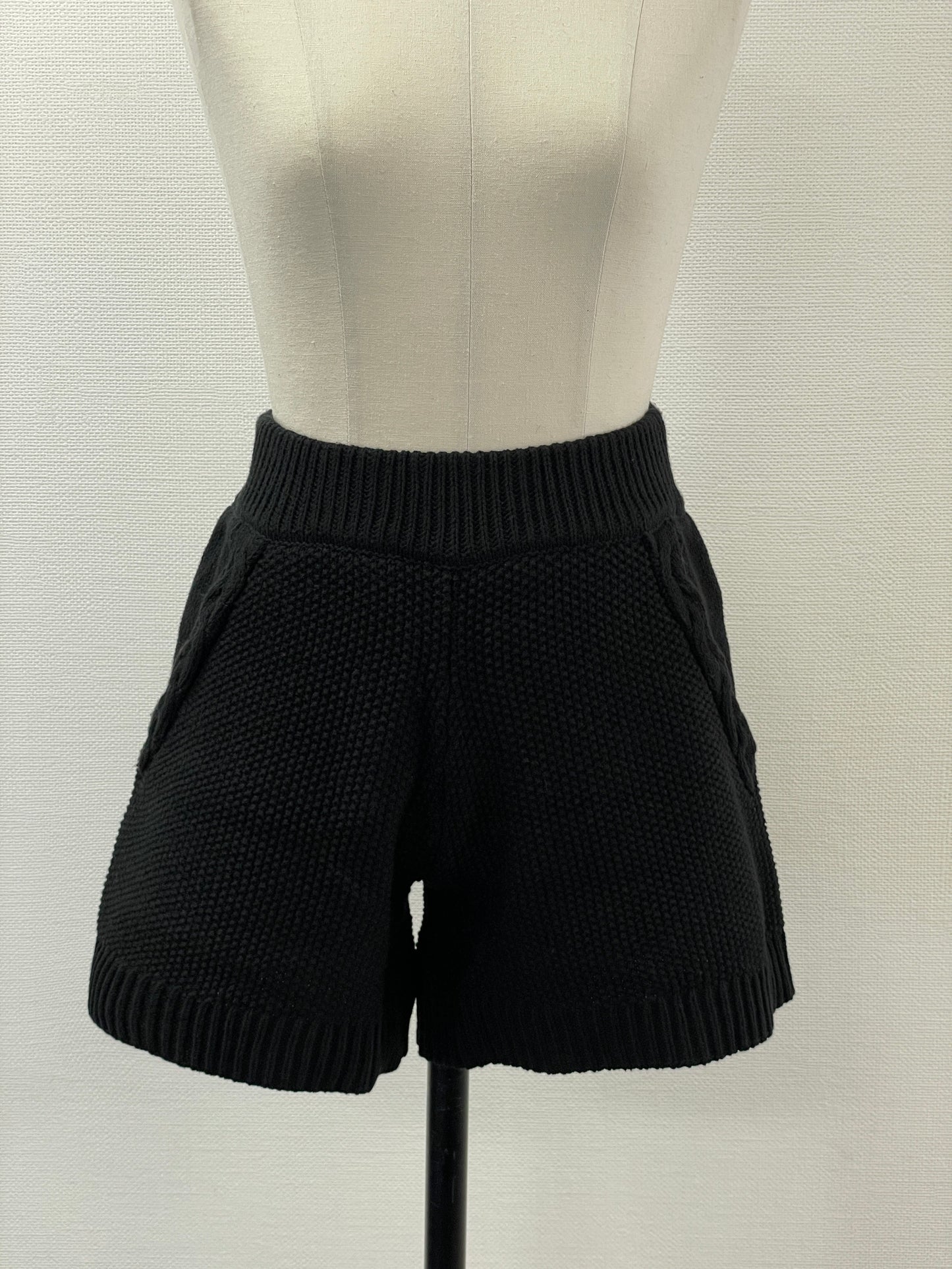 knit short pants