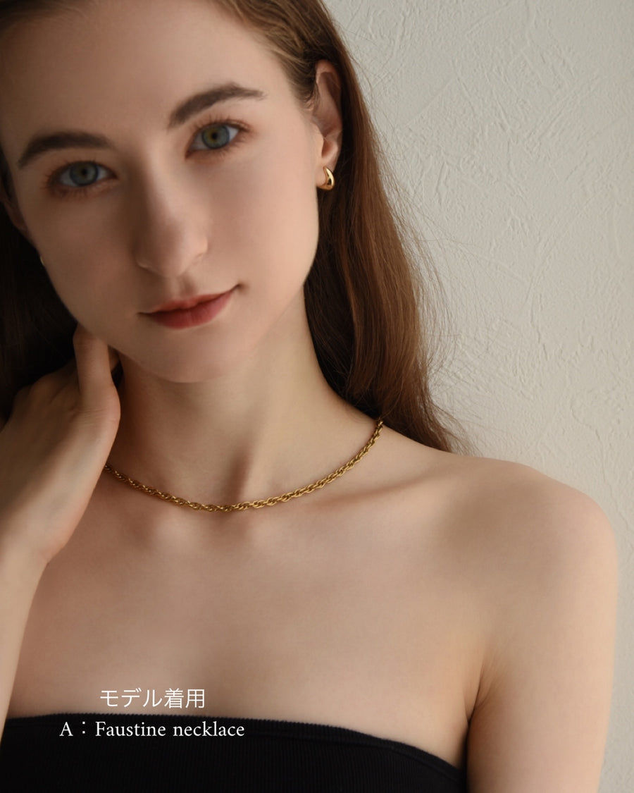 RC amulet plain chain necklace