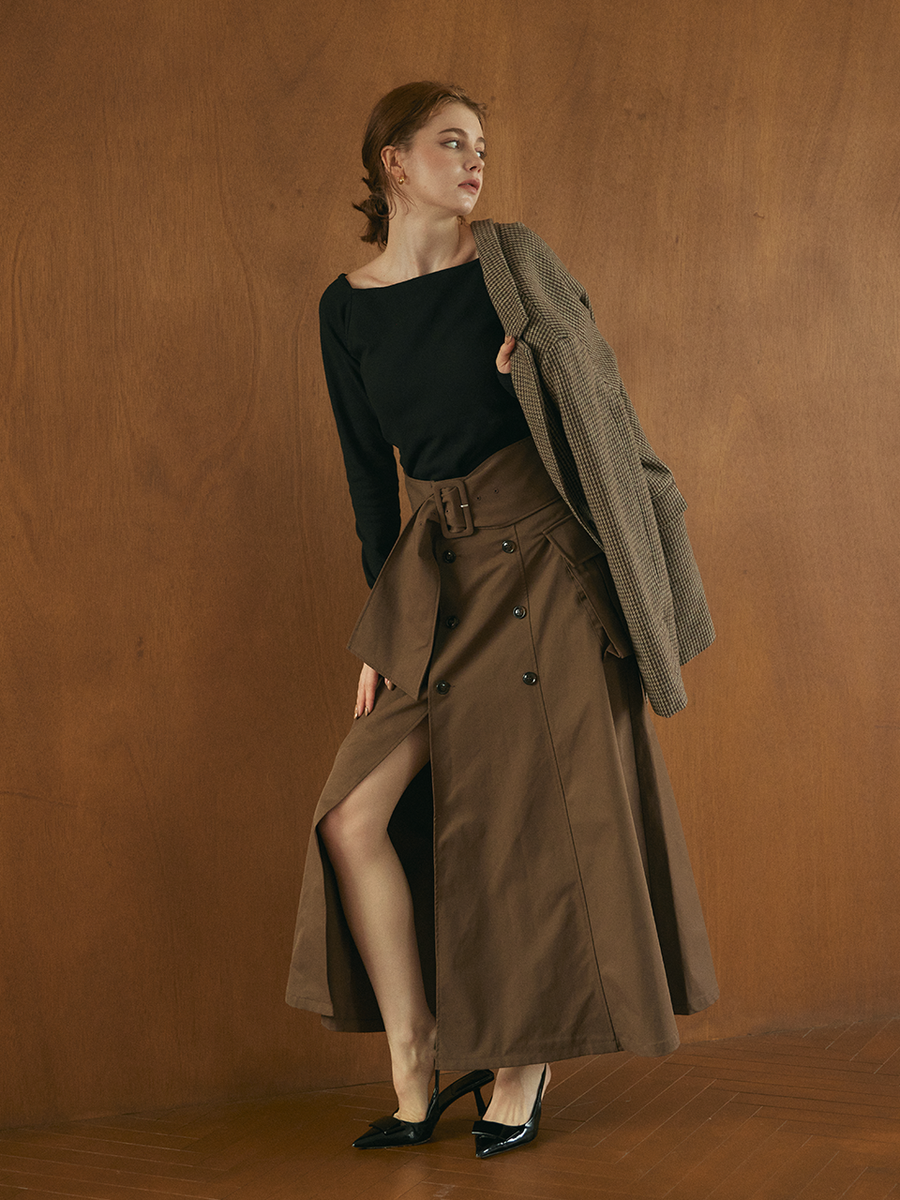 Slit cargo trench skirt