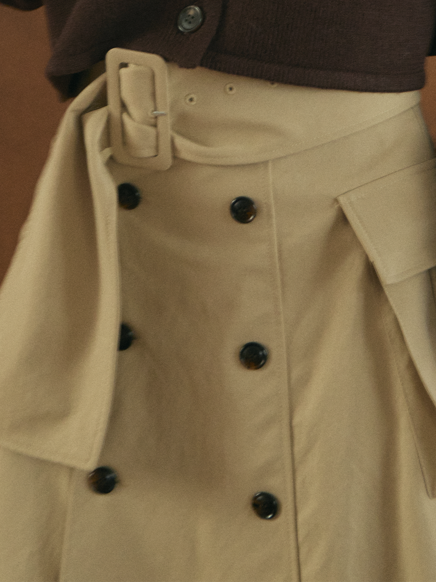 Slit cargo trench skirt